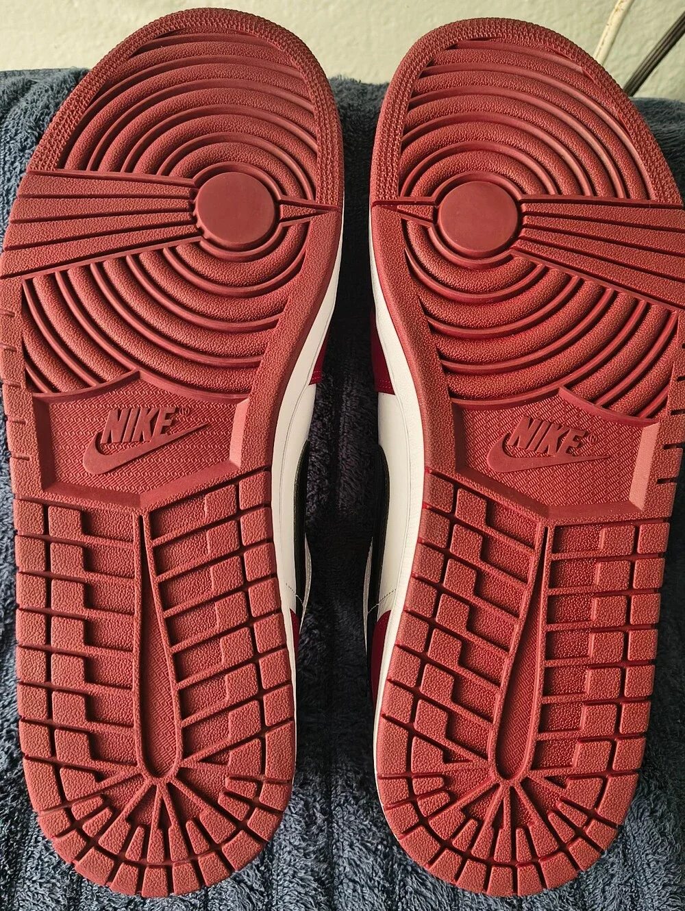 *NWOT* (2020) //Air Jordan 1 Low//  'Noble Red'....